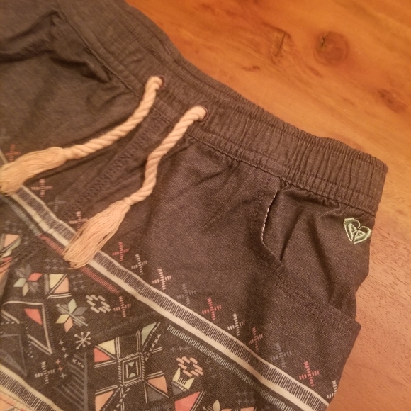 Short Roxy Girl - Picture 2 of 5